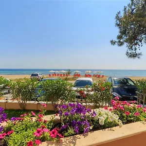 https://chalkidiki-dafni-studio-beachfront-stylish-haven.hotelschalkidiki.net
